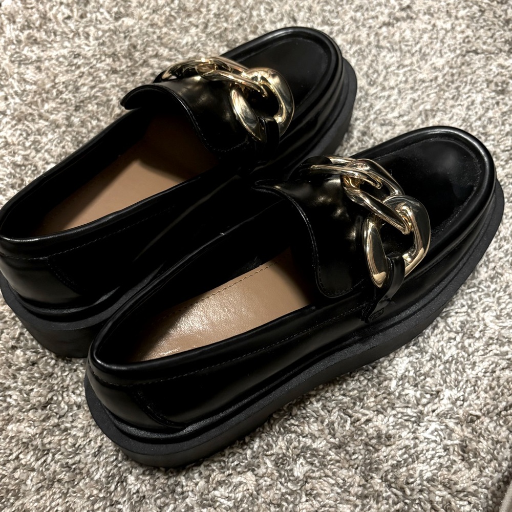 NEW. Black Chunky Loafers with Classy Golf Chain Accent 🥳
